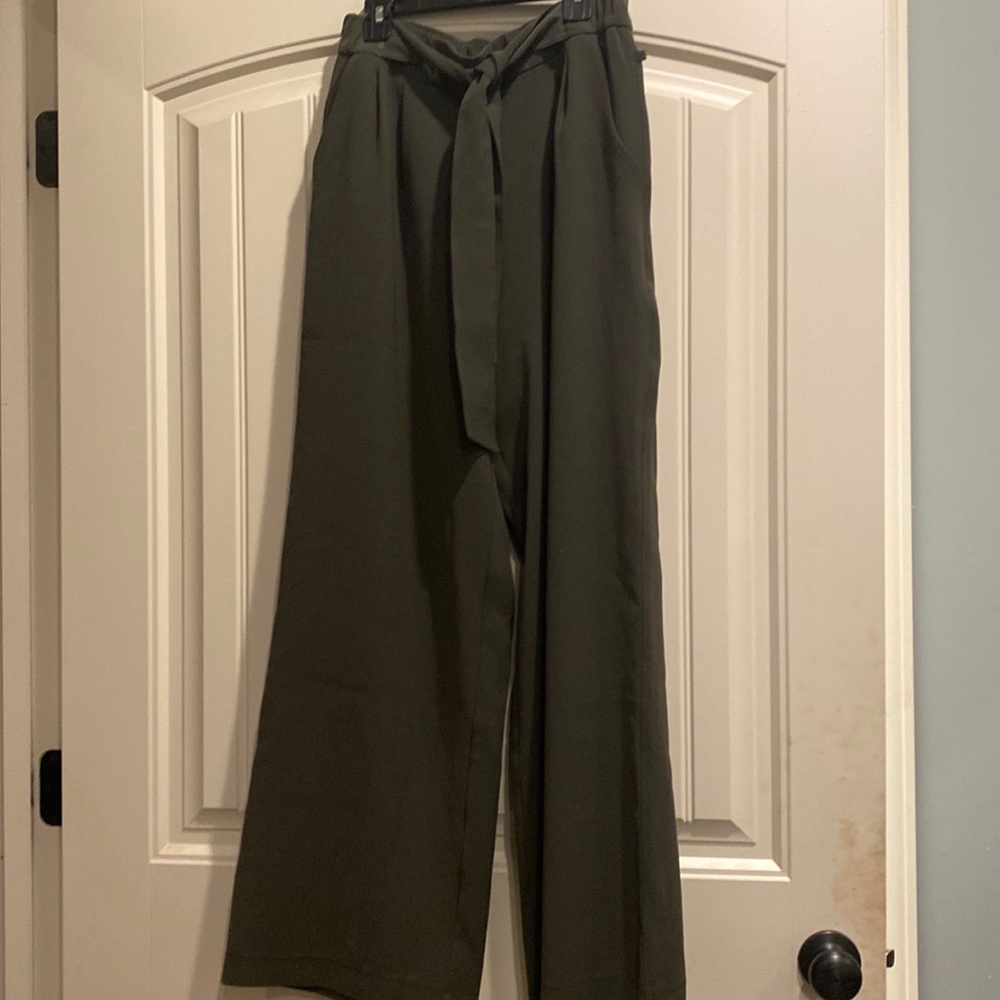 Lululemon on the fly size 6